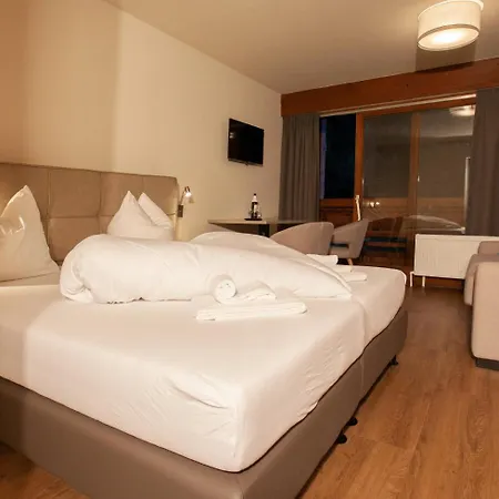 Schima Drosa - - By Pferd Auf Wolke Gaschurn